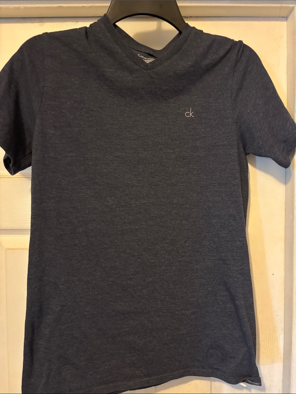 Calvin Klein Junior V-Neck Tee in Gray Black Size 14-16